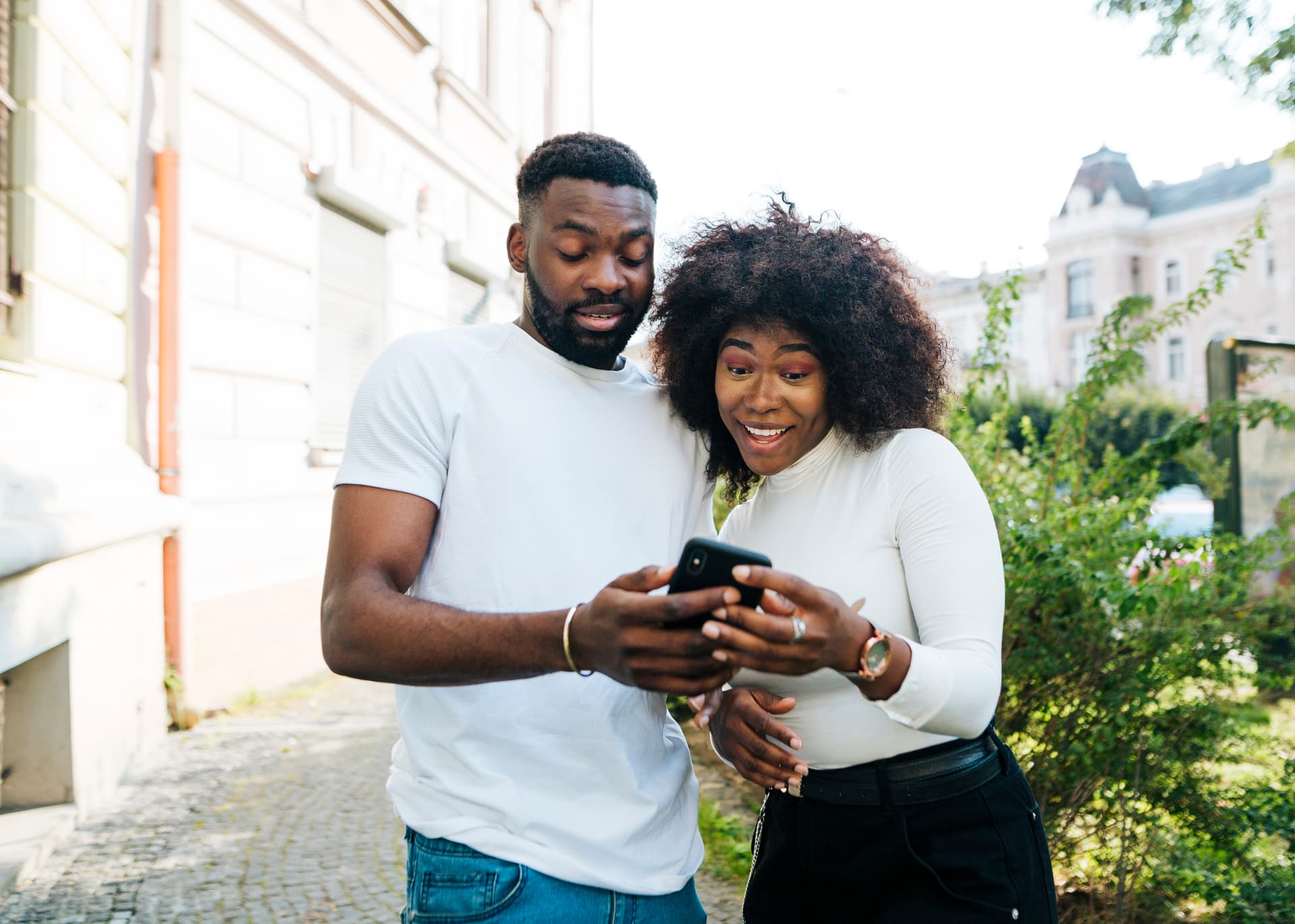 Couple browsing bitMARTe on a phone